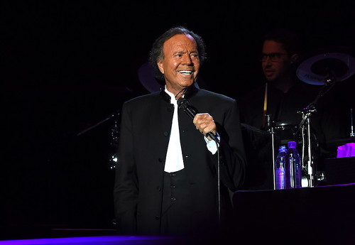 Julio Iglesias Photos